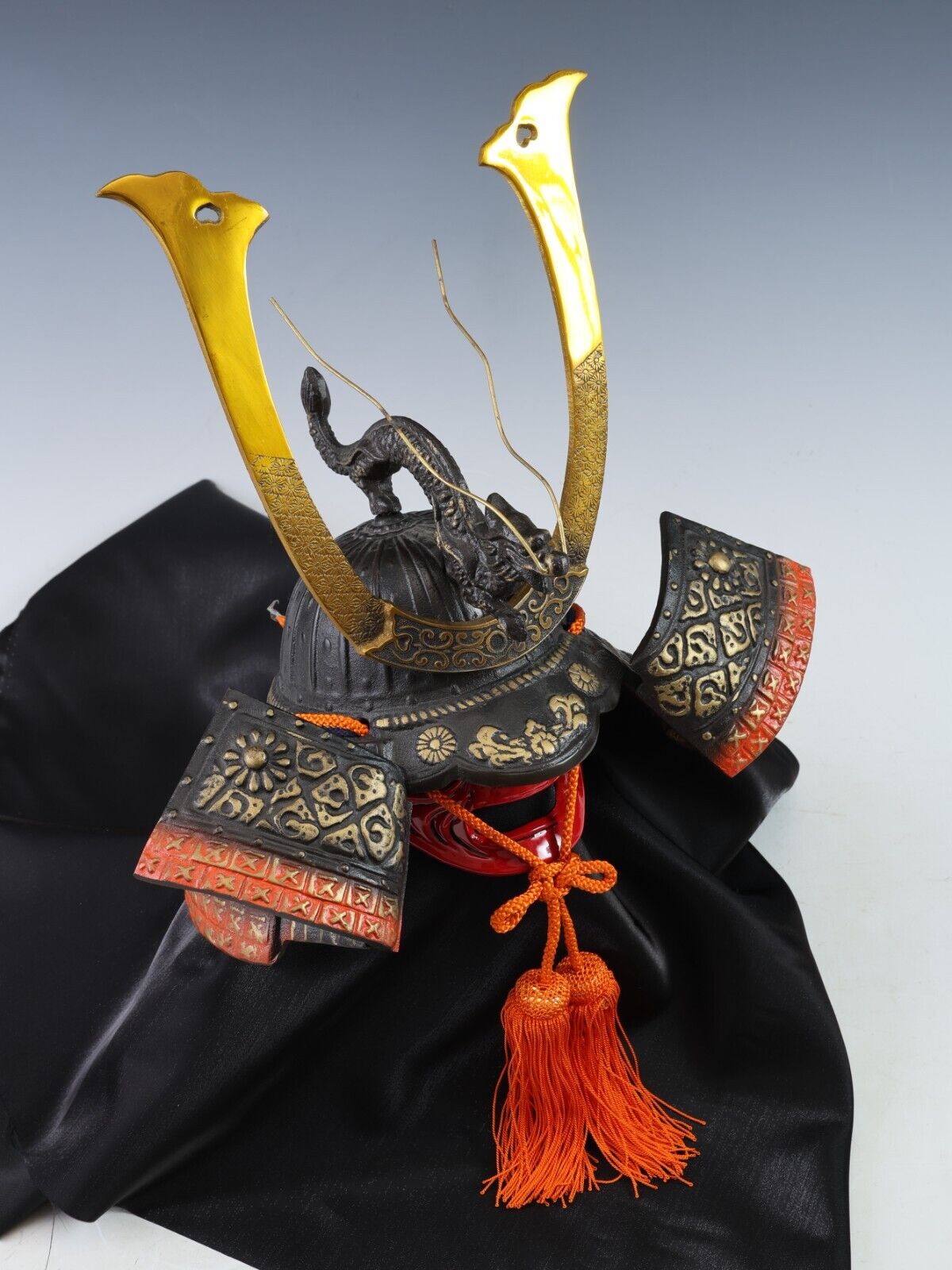 Stunning Antique Samurai Helmet with Mask Japanese Dragon Kabuto Collectible Armor.