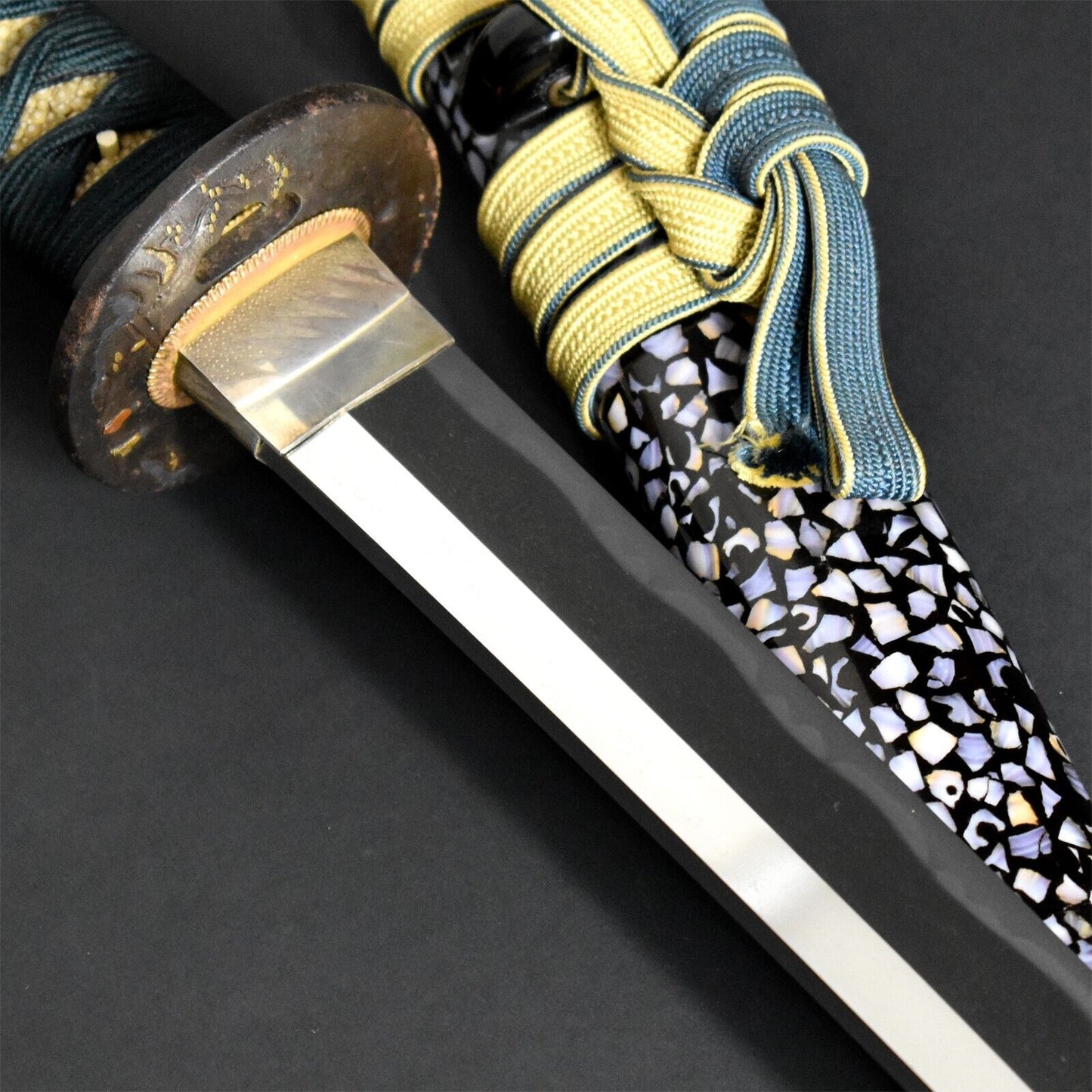 Authentic Antique Original Japanese Katana Sword Wakizashi Kanenobu Signed Collectible Samurai Blade.