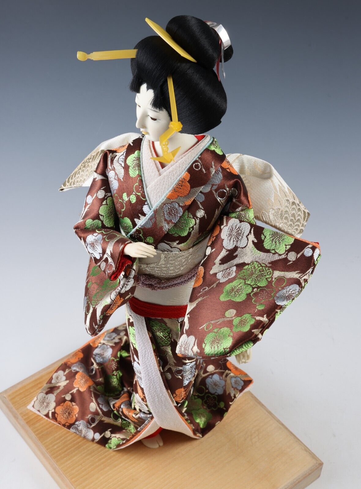 Beautiful Vintage Japanese Doll Geisha in Traditional Kimono Collectible Art .