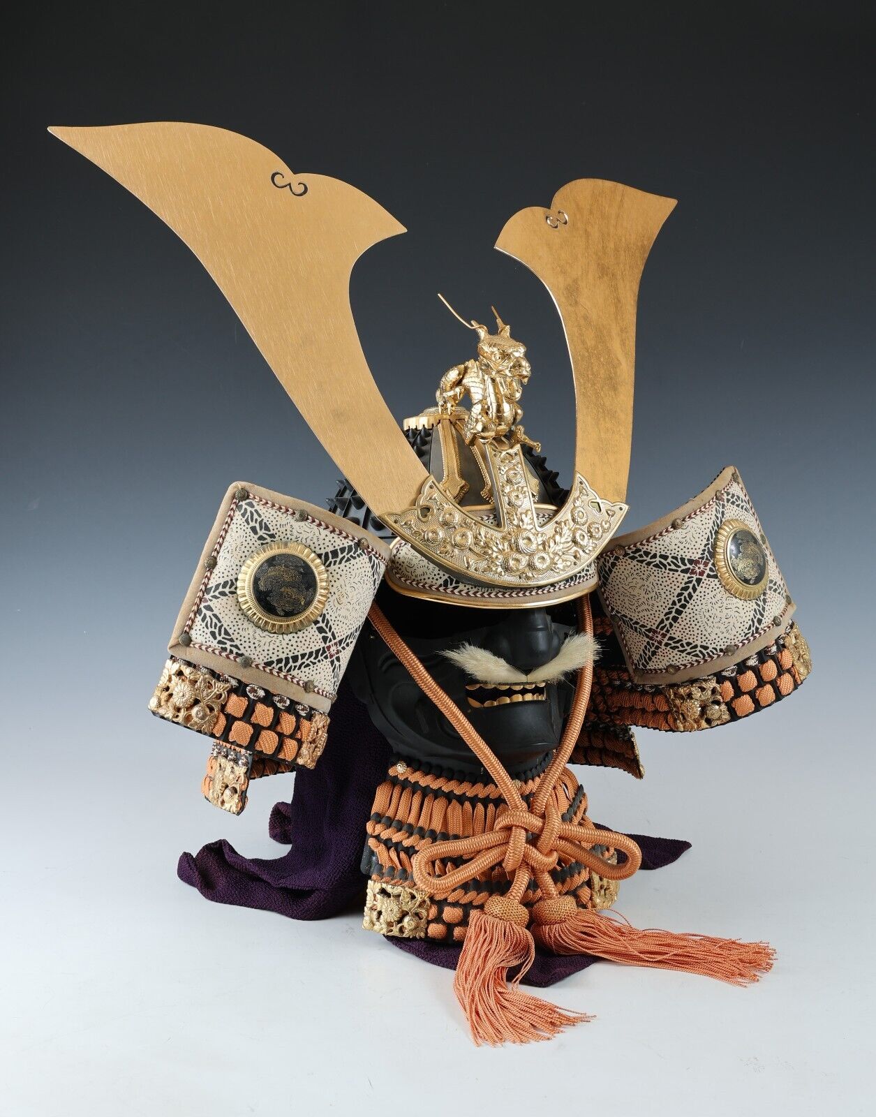 Old Japanese Samurai Decorative Kabuto Headgear Helmet Mask Collectible Samurai Armor.