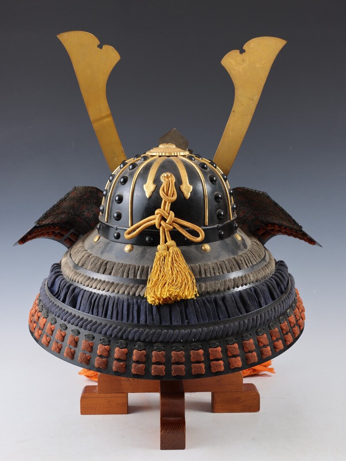 Old Japanese Samurai Kabuto Helmet Collectible Asian Samurai Armor Headgear Wearable.